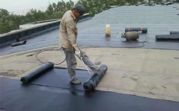 屋面防水卷材搭接应符合哪些规定？